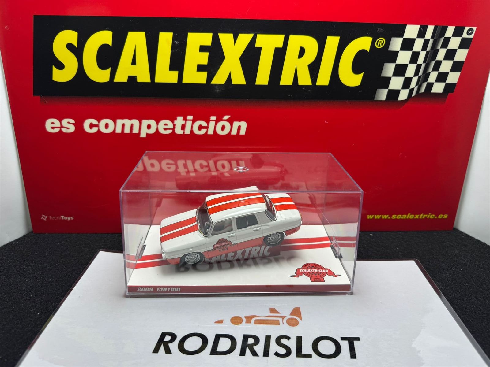 Coche Club Scalextric Renault 8 año 2009 - Imagen 1