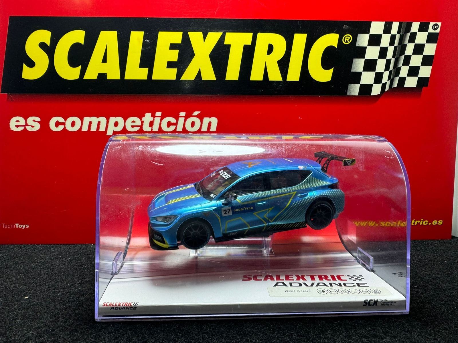 Coche Scalextric Advance Cupra E-Racer - FIA World Cup Champion - Imagen 1